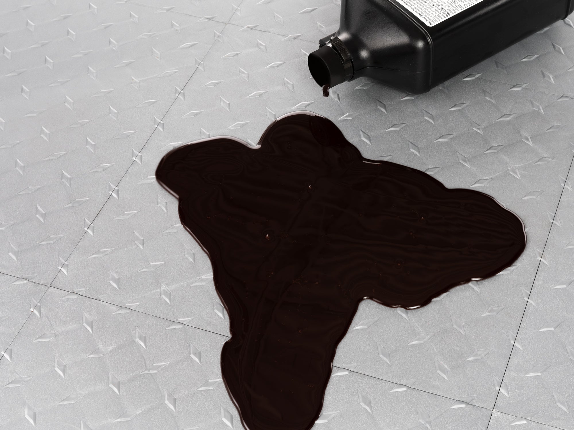 NewAge Garage Flooring Diamond Pattern Polypropylene Garage Flooring ...